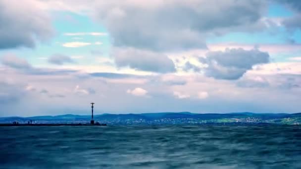 Озеро Балатон на озері Сіофок у штормовий день.. — стокове відео