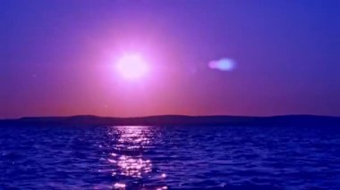 Balatonszarszo 'dan gün batımında Balaton Gölü' nün hızlandırılmış görüntüsü.