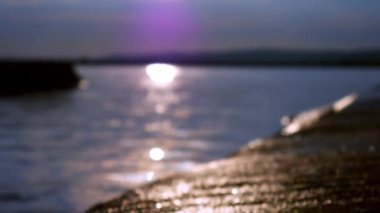 Macaristan 'da yazın gün batımında Velence Gölü' nün bulanık görüntüsü