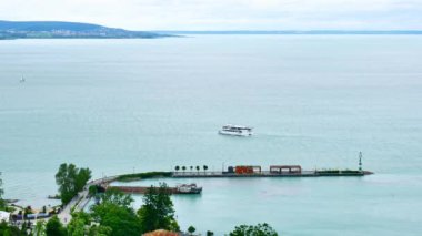 Teknelerde ve Macaristan, Tihany 'den Balaton Gölü' nde hava manzarası.