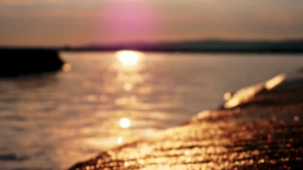 Scena bokeh sfocata del lago Velence durante il tramonto dell'estate in Ungheria — Video Stock