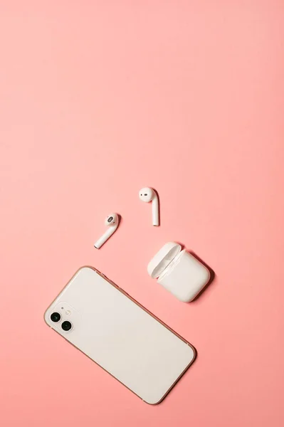 Vertical Minimalist Flat Lay Photo Pastel Pink Background White Smartphone — Stock Photo, Image