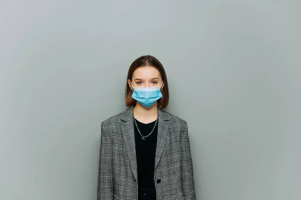 Portrait Attractive Young Businesswoman Formalwear Medical Mask Face Gray Background — Stock Photo, Image
