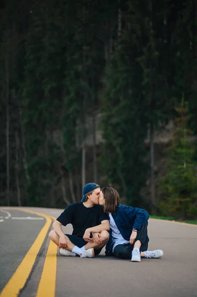 Loving Couple Tourists Sitting Mountain Road Backdrop Forest Passionately Kissing — Stock Photo, Image