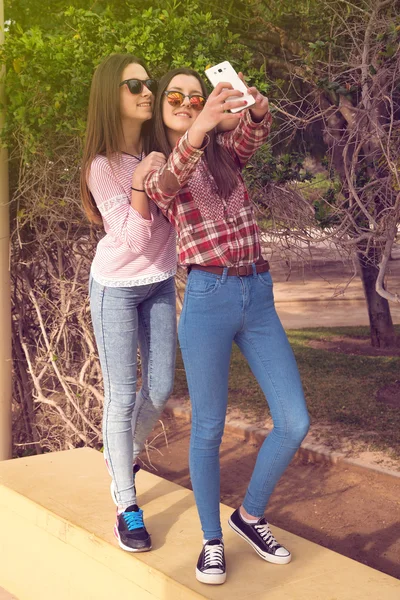 Two young girls in park — Stock Photo, Image