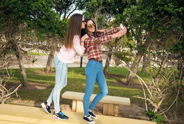 Two young girls in park — Stock Photo, Image