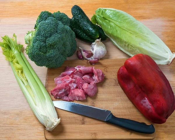 Frisches Fleisch und Gemüse — Stockfoto