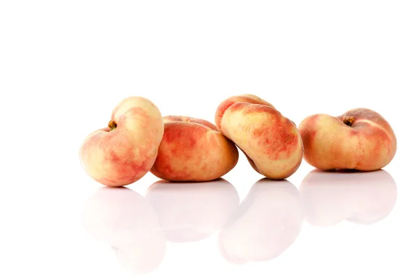 Свежие персики — стоковое фото