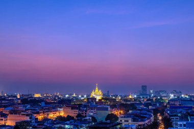 Bangkok 'un altın dağını güneş batarken kapatın.