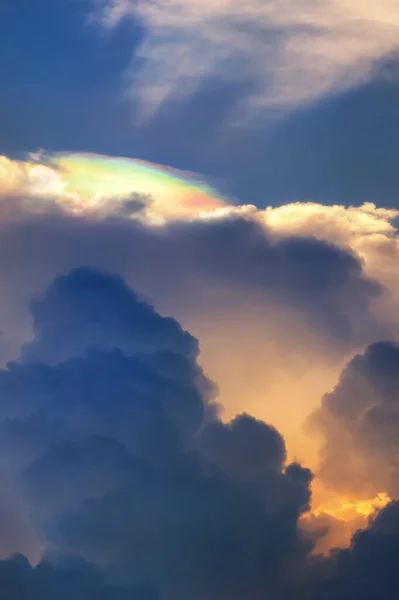 Pileus Iridescente Nuvem Céu Laranja — Fotografia de Stock
