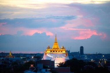 Bangkok 'un altın dağını güneş batarken kapatın.