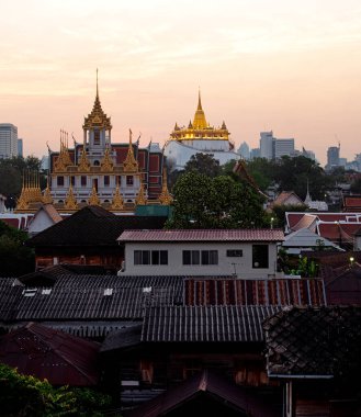 Bangkok 'un altın dağını güneş batarken kapatın.