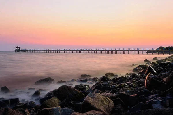 Sunset Bridge Middle Sea Lovers — Fotografia de Stock