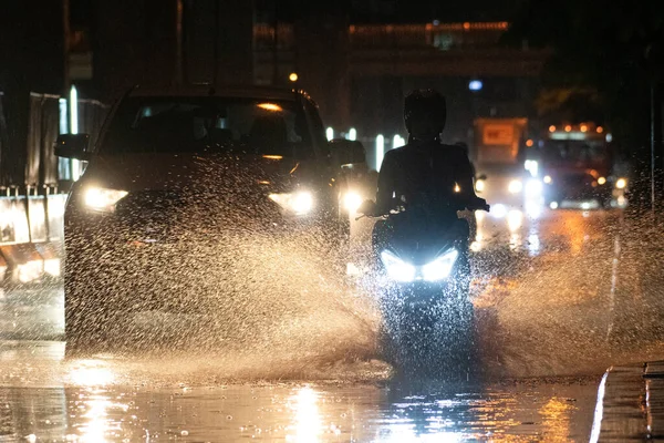 Chove Cidade Ruas Com Carros Motos — Fotografia de Stock