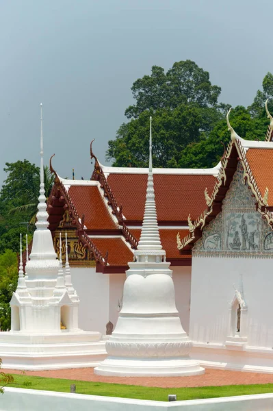 Vit Pagoda Wat Uposatharam Buddhistiska Templet Uthai Thani — Stockfoto