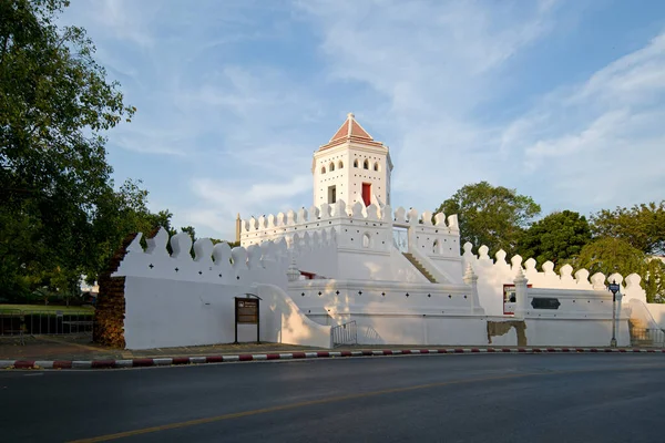 Phra Sumen Kalesi, Chao Phraya Nehri kıyısında, Bangkok, Tayland