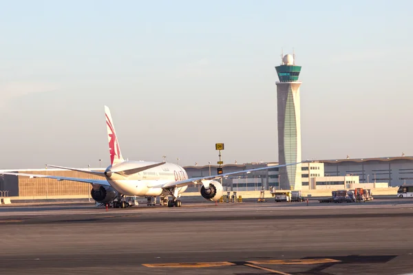 Torre de controle no Aeroporto Internacional de Mascate — Fotografia de Stock