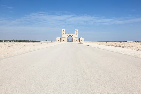 Gate to a farm in the desert of Qatar, Middle East — Stock Photo, Image