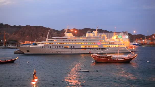 Luxejacht in Muscat, Oman — Stockvideo