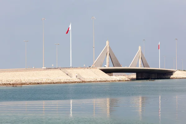 Causeway Bridge in Manama, Kingdom of Bahrain — Stock Photo, Image