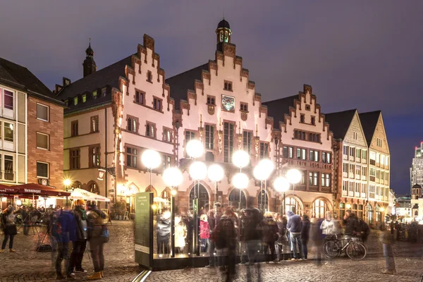 Történelmi épületek Frankfurt Main éjjel — Stock Fotó