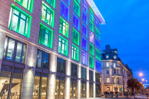 Colorful illuminated building in Frankfurt Main, Germany — Stock Photo, Image