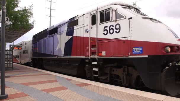 Trinity Railway Express em Dallas, EUA — Vídeo de Stock