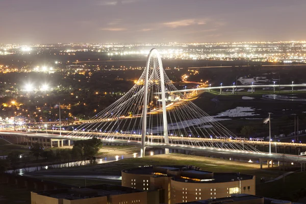 Il ponte Margaret Hunt a Dallas di notte — Foto Stock