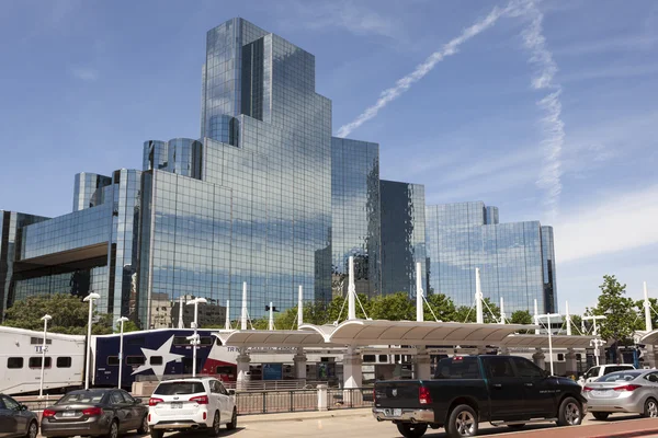 Trinity Railway Express in Dallas Downtown, USA — Stock Photo, Image