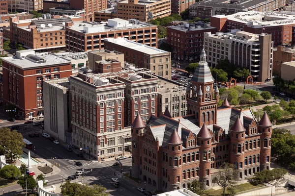 Der dealy plaza und die umgebenden gebäude in dallas — Stockfoto