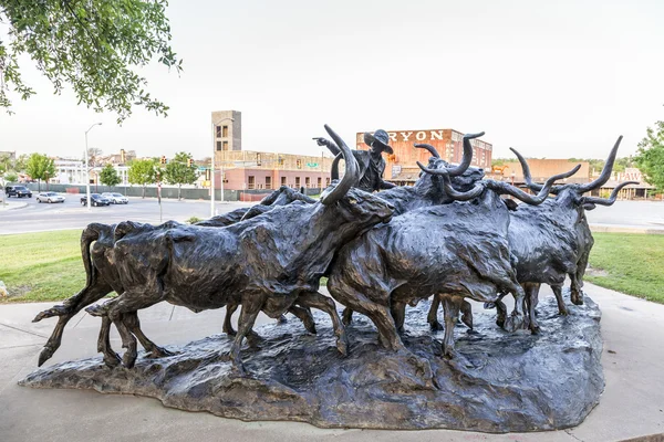 Estátua de condução de gado Longhorn em Fort Worth, Tx, EUA — Fotografia de Stock