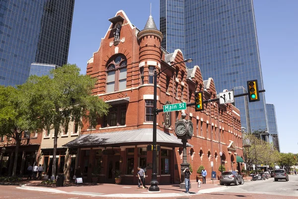 Edifício de tijolos vermelhos em Fort Worth, EUA — Fotografia de Stock