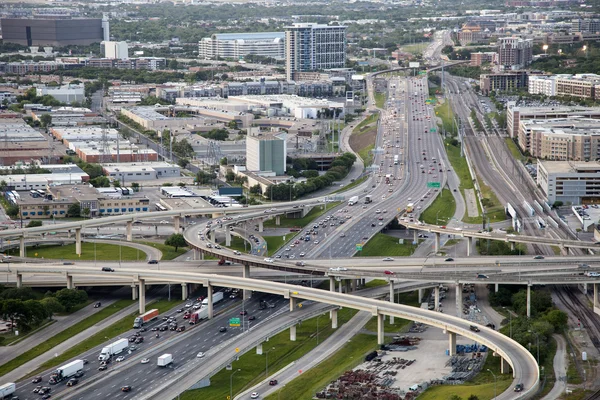 Motorväg i Dallas, Tx, Usa — Stockfoto