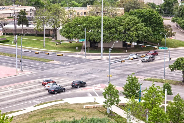 Vägskäl i staden Dallas — Stockfoto