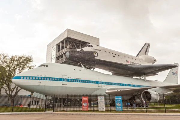 Houston Nasa Merkezi'nde Shuttle Bağımsızlık ve Taşıyıcı Uçak — Stok fotoğraf