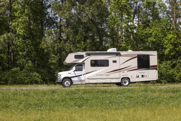 Recreational Vehicle on the Road — Stock Photo, Image