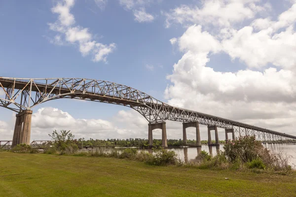 Il ponte sul fiume Calcasieu a Westlake, Stati Uniti — Foto Stock