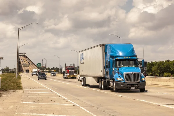 Tráfego na Interstate em Westlake, EUA — Fotografia de Stock