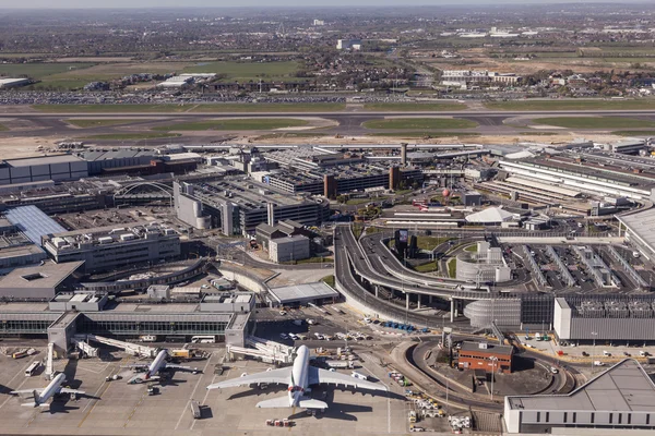 Londra Heathrow Havaalanı'na havadan görünümü — Stok fotoğraf