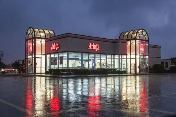 Arby's Restaurant at night — Stock Photo, Image