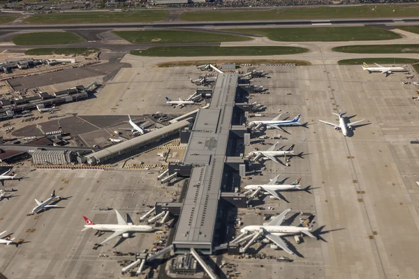 ロンドン ・ ヒースロー空港の航空写真 — ストック写真