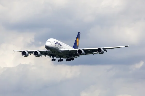 Lufthansa Airbus A380 επιβατηγά αεροσκάφη — Φωτογραφία Αρχείου