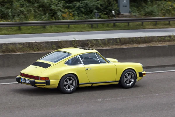 Porsche 911 na estrada — Fotografia de Stock