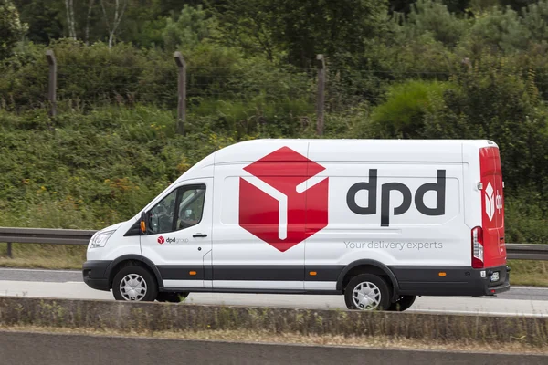 Camioneta de entrega de DPD en la carretera —  Fotos de Stock