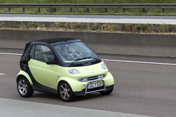 Smart fortwo na drodze — Zdjęcie stockowe