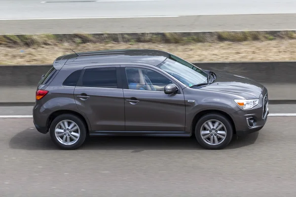 Mitsubishi ASX en la carretera — Foto de Stock