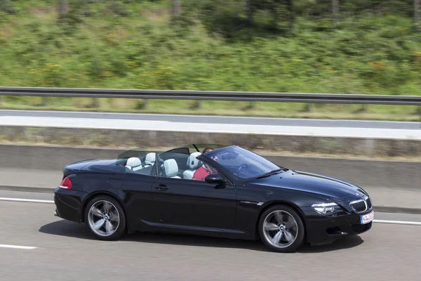 BMW M6 Descapotável na estrada — Fotografia de Stock