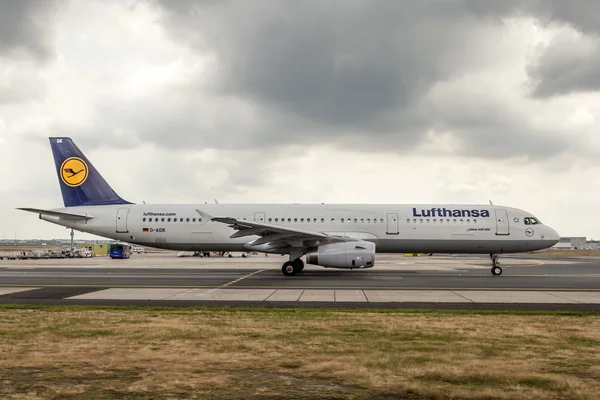 Lufthansa에 어 버스 A321 비행기 — 스톡 사진