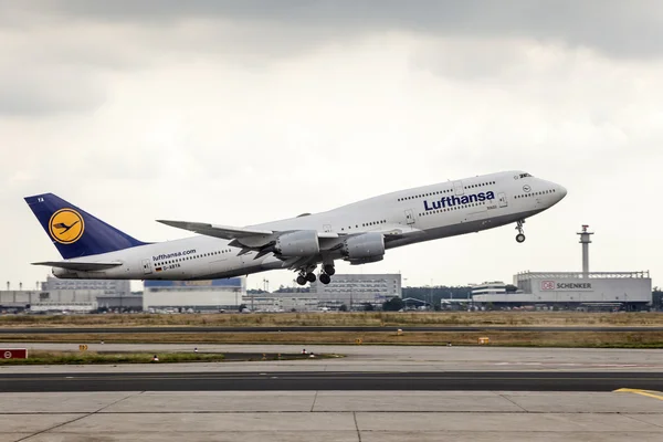 Lufthansa Boeing 747 take off — Stock Photo, Image