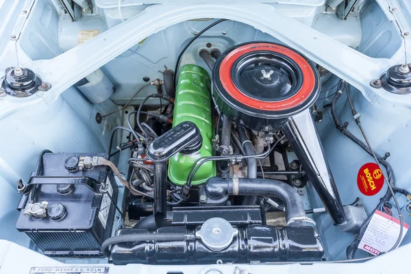 Il vano motore di una vecchia Audi — Foto Stock